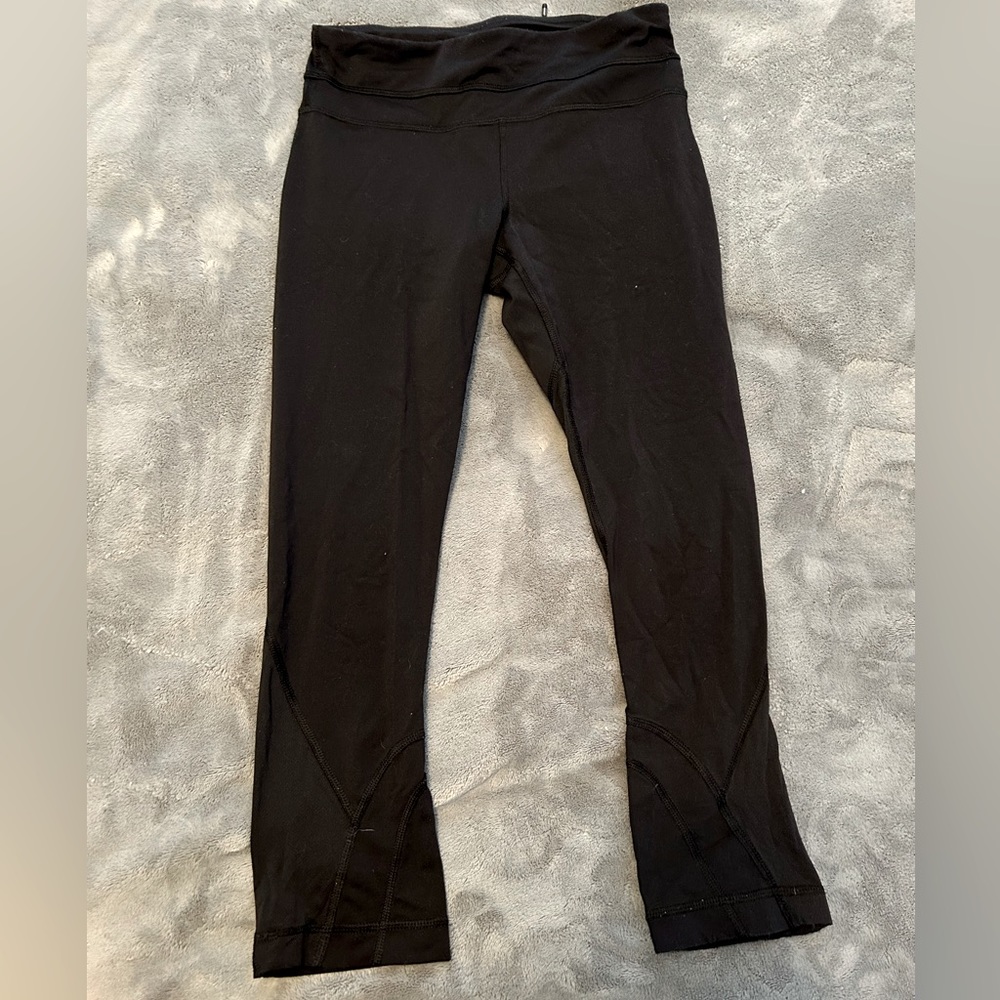 Lululemon black cropped leggings